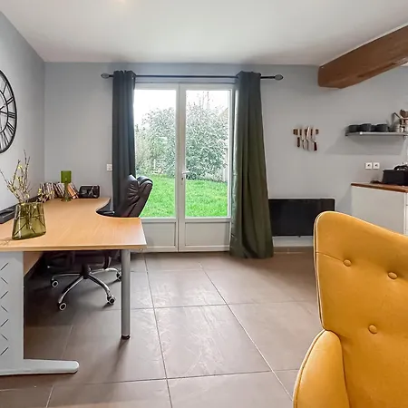 De L'orme Maison Lumineuse Avec Jardin Holiday home