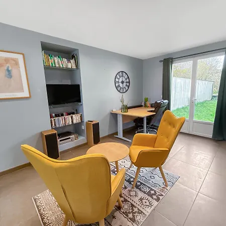 Holiday home De L'orme Maison Lumineuse Avec Jardin Voinsles