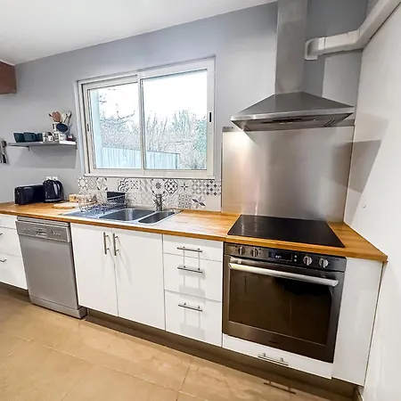 De L'orme Maison Lumineuse Avec Jardin Holiday home *